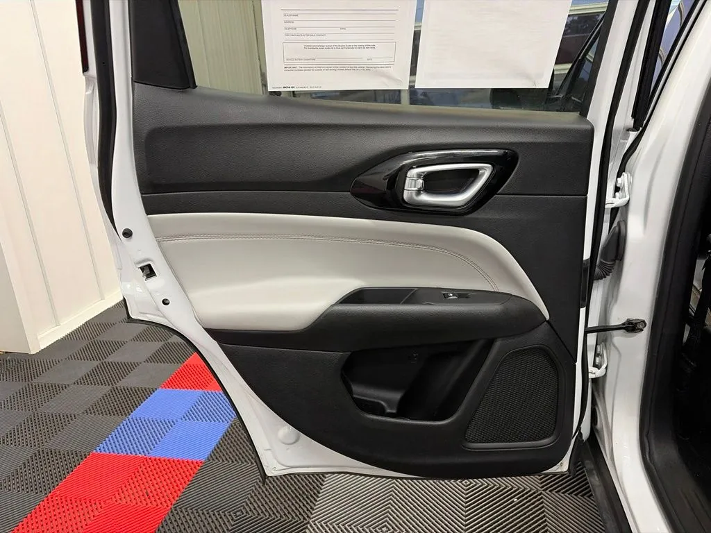 2025 Jeep Compass Limited - Photo 12
