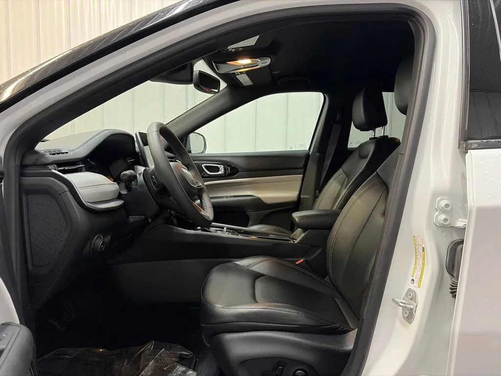 2025 Jeep Compass Limited - Photo 11