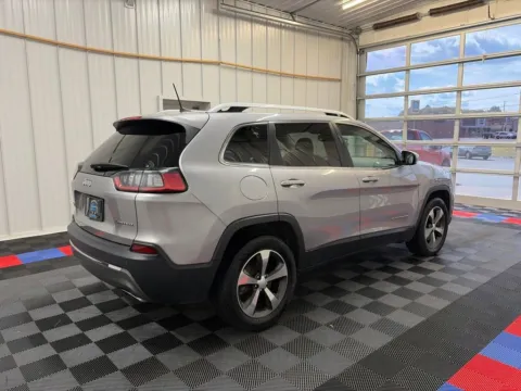 More photos of 2019 Jeep Cherokee Limited at Candy Cars, NY