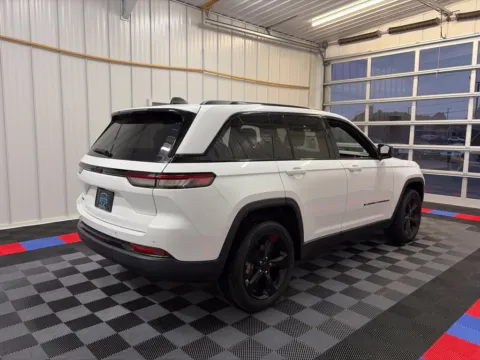 More photos of 2023 Jeep Grand Cherokee Altitude X at Candy Cars, NY