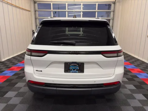 More photos of 2023 Jeep Grand Cherokee Altitude X at Candy Cars, NY