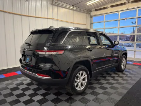 More photos of 2023 Jeep Grand Cherokee Limited at Candy Cars, NY