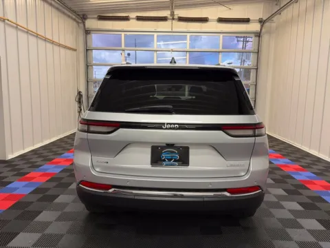 More photos of 2024 Jeep Grand Cherokee Laredo at Candy Cars, NY