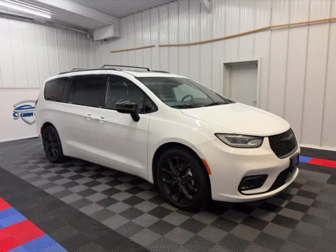 Another view of 2025 Chrysler Pacifica Limited for sale in Syracuse, NY at Candy Cars