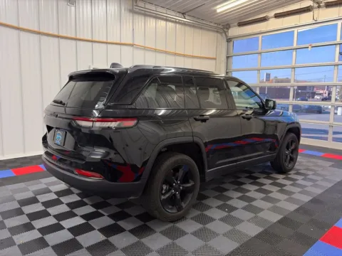 More photos of 2024 Jeep Grand Cherokee Limited at Candy Cars, NY