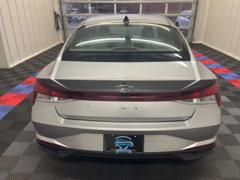 More photos of 2022 Hyundai Elantra SEL at Candy Cars, NY