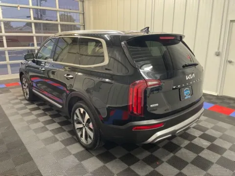 More photos of 2022 Kia Telluride SX at Candy Cars, NY