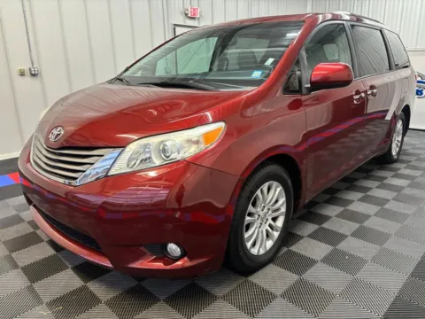 More photos of 2015 Toyota Sienna XLE at Candy Cars, NY