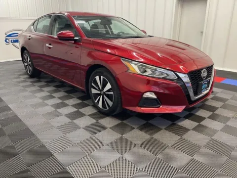 Photos of 2022 Nissan Altima 2.5 SV for sale in Syracuse, NY at Candy Cars