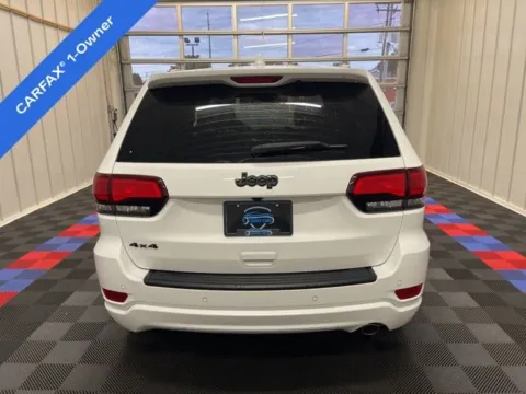 More photos of 2020 Jeep Grand Cherokee Altitude at Candy Cars, NY