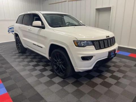 Photos of 2020 Jeep Grand Cherokee Altitude for sale in Syracuse, NY at Candy Cars