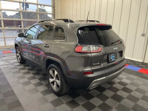 More photos of 2022 Jeep Cherokee Limited at Candy Cars, NY