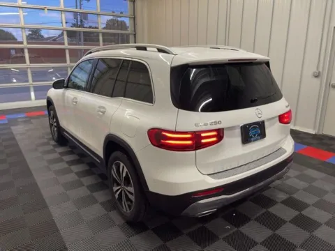 More photos of 2024 Mercedes-Benz GLB 250 at Candy Cars, NY