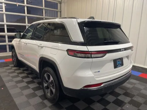 More photos of 2024 Jeep Grand Cherokee 4xe at Candy Cars, NY