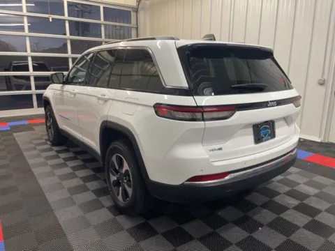 More photos of 2024 Jeep Grand Cherokee 4xe at Candy Cars, NY