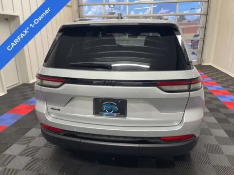 More photos of 2022 Jeep Grand Cherokee Altitude at Candy Cars, NY