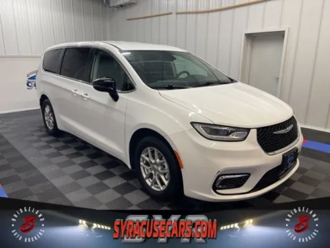 White 2024 Chrysler Pacifica Touring L for sale in Bridgeport, NY