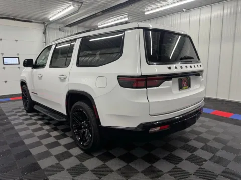 More photos of 2024 Jeep Wagoneer Series II at Bridgeland Auto Brokers, NY