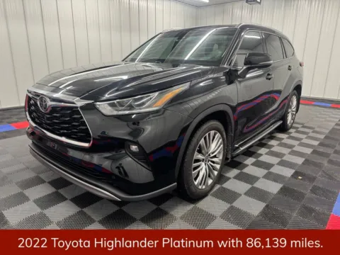 Another view of 2022 Toyota Highlander Platinum for sale in Bridgeport, NY at Bridgeland Auto Brokers