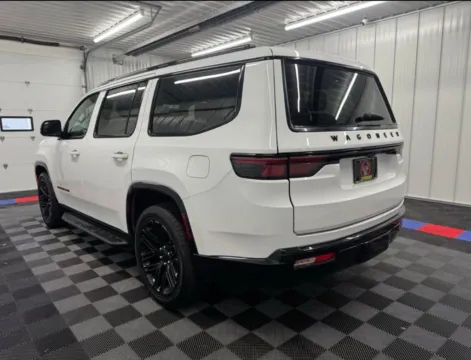 More photos of 2024 Jeep Wagoneer Series II at Bridgeland Auto Brokers, NY