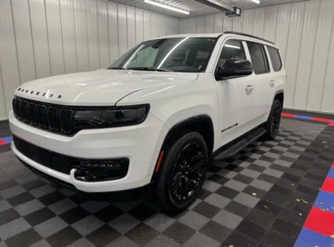 More photos of 2024 Jeep Wagoneer Series II at Bridgeland Auto Brokers, NY
