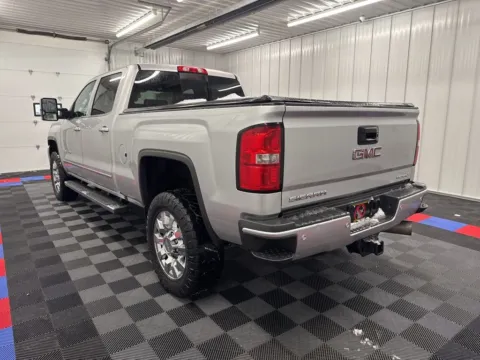 More photos of 2018 GMC Sierra 2500HD Denali at Bridgeland Auto Brokers, NY