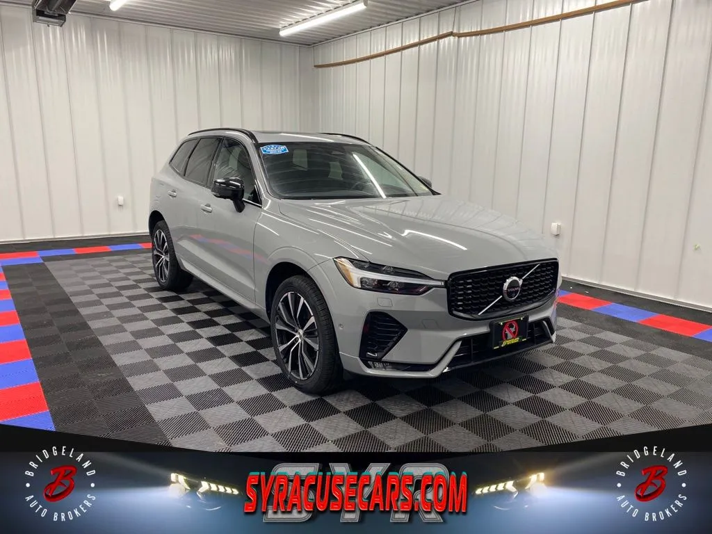 2024 Volvo XC60 Plus's photo