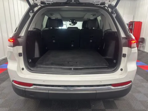 More photos of 2023 Jeep Grand Cherokee 4xe at Bridgeland Auto Brokers, NY