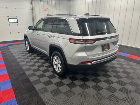 More photos of 2023 Jeep Grand Cherokee Limited at Bridgeland Auto Brokers, NY