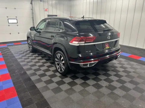 More photos of 2021 Volkswagen Atlas Cross Sport 3.6L V6 SE w/Technology R-Line at Bridgeland Auto Brokers, NY