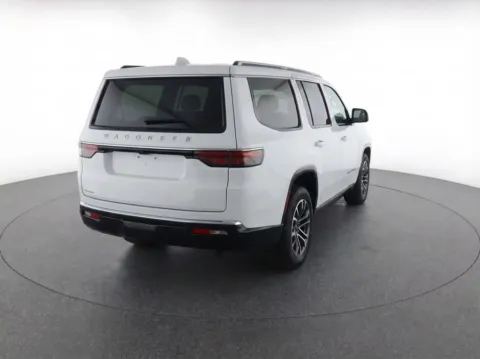 More photos of 2023 Jeep Wagoneer Series III at Bridgeland Auto Brokers, NY