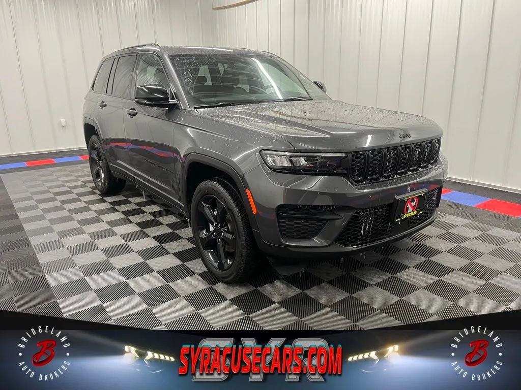 Gray 2023 Jeep Grand Cherokee Altitude X for sale in Bridgeport, NY
