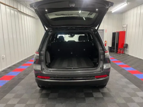 More photos of 2023 Jeep Grand Cherokee Altitude X at Bridgeland Auto Brokers, NY