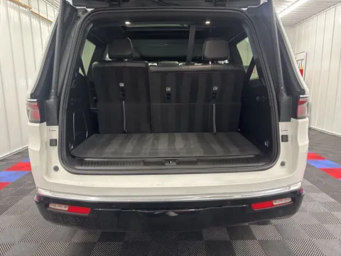 More photos of 2024 Jeep Wagoneer Series II at Bridgeland Auto Brokers, NY