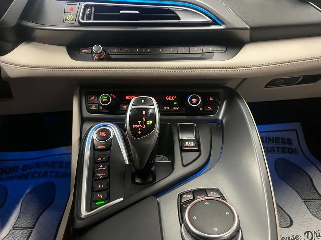 2016 BMW i8 - Photo 17