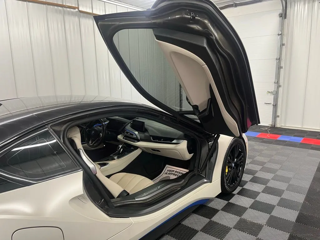 2016 BMW i8 - Photo 22