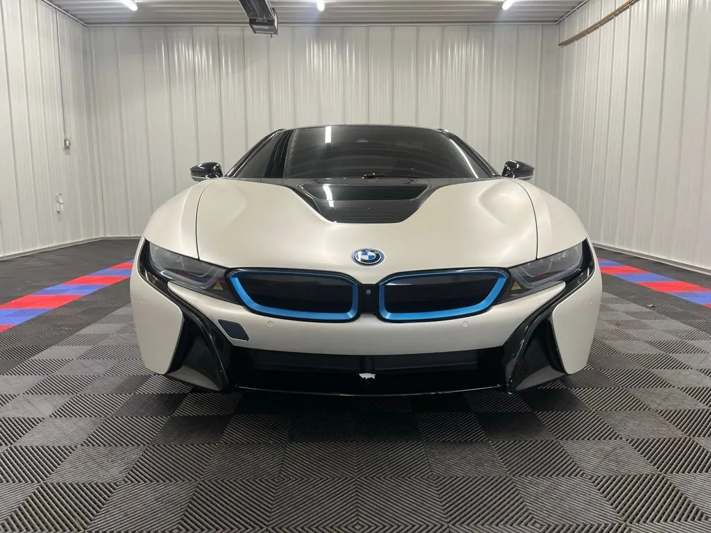 2016 BMW i8 - Photo 10