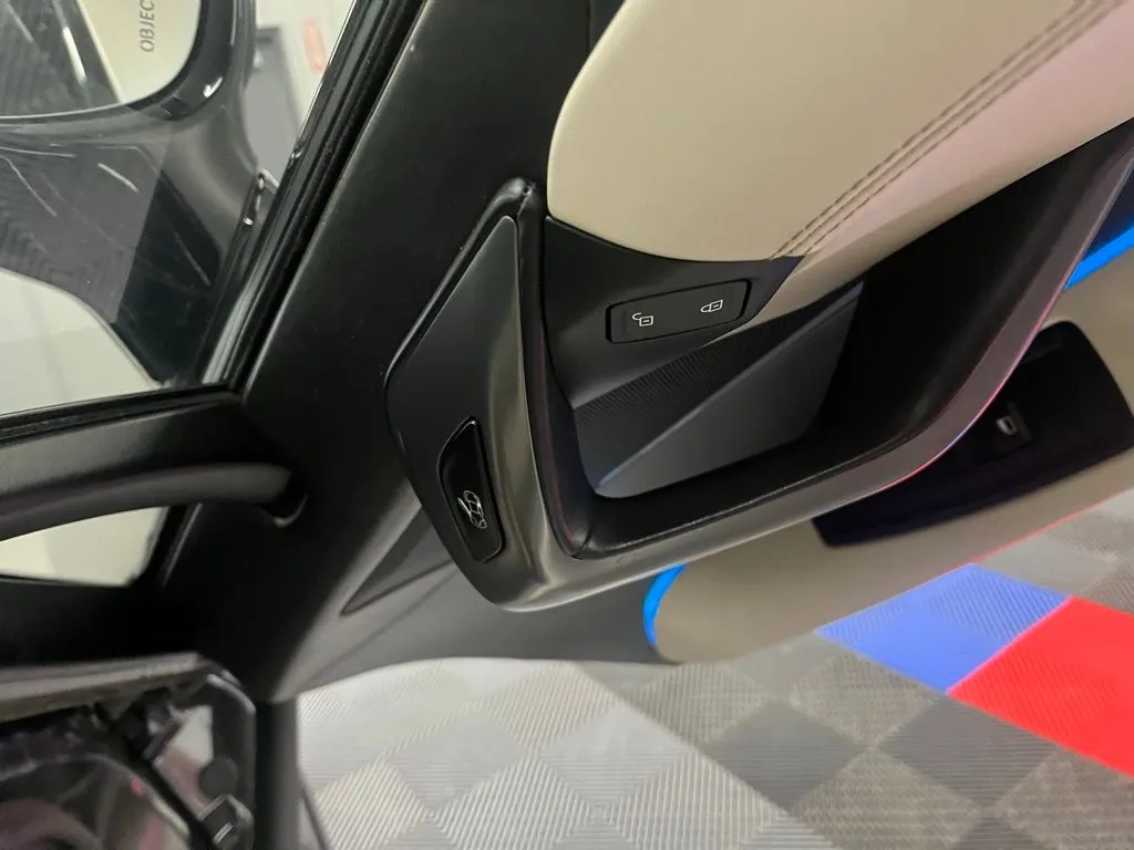 2016 BMW i8 - Photo 20