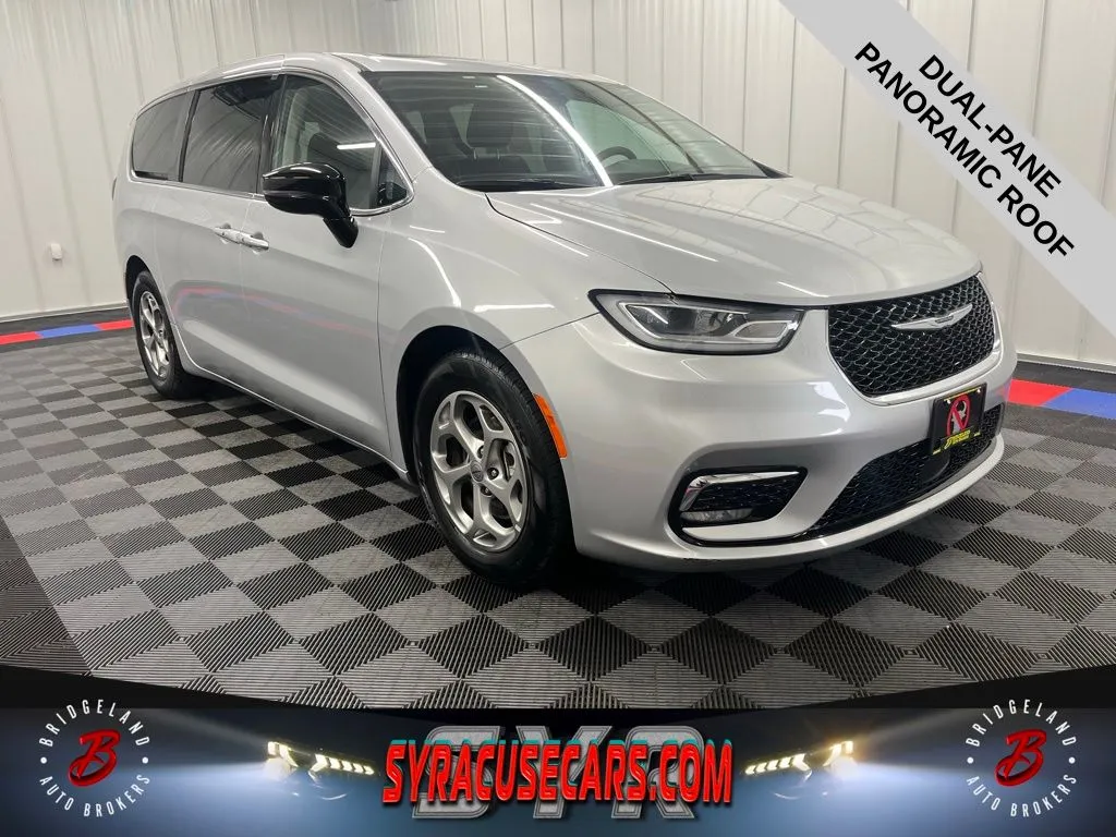 Silver 2024 Chrysler Pacifica Limited for sale in Bridgeport, NY