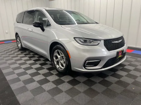 Photos of 2024 Chrysler Pacifica Limited for sale in Bridgeport, NY at Bridgeland Auto Brokers