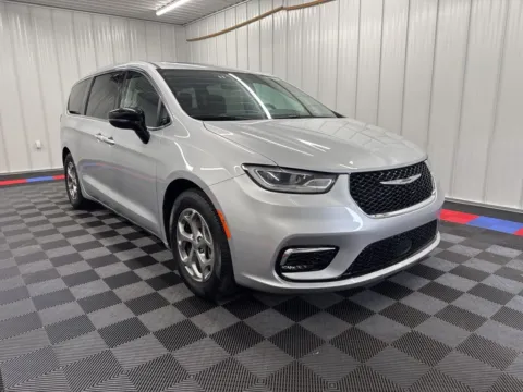 Photos of 2024 Chrysler Pacifica Limited for sale in Bridgeport, NY at Bridgeland Auto Brokers