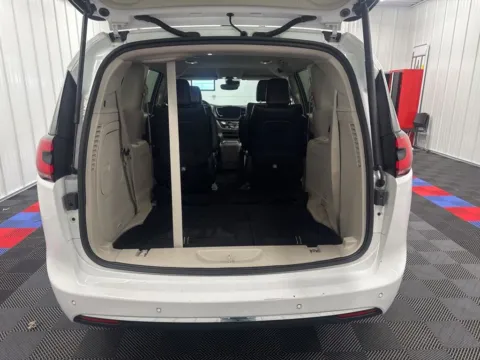 More photos of 2023 Chrysler Pacifica Hybrid Touring L at Bridgeland Auto Brokers, NY