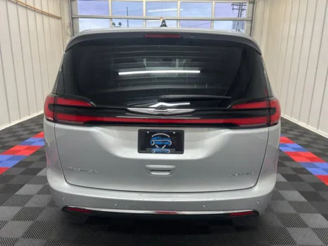More photos of 2024 Chrysler Pacifica Limited at Bridgeland Auto Brokers, NY
