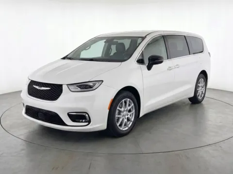 Photos of 2024 Chrysler Pacifica Touring L for sale in Bridgeport, NY at Bridgeland Auto Brokers
