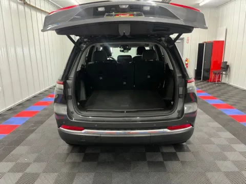 More photos of 2022 Jeep Grand Cherokee 4xe at Bridgeland Auto Brokers, NY