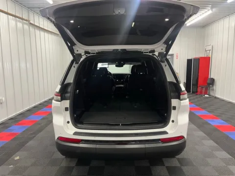 More photos of 2023 Jeep Grand Cherokee L Altitude at Bridgeland Auto Brokers, NY