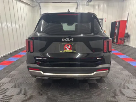 More photos of 2025 Kia Sorento EX at Bridgeland Auto Brokers, NY