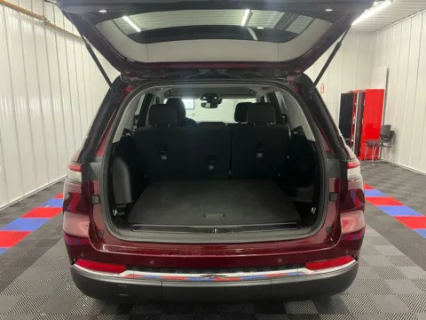 More photos of 2024 Jeep Grand Cherokee Laredo at Bridgeland Auto Brokers, NY