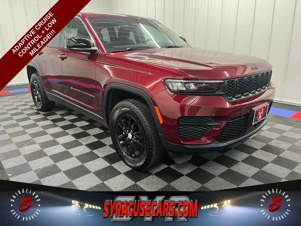 2024 Jeep Grand Cherokee Laredo 4x4's photo