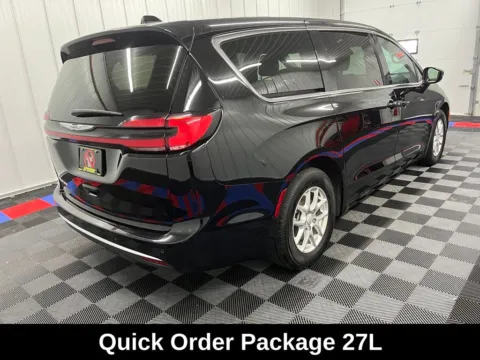 Another view of 2025 Chrysler Pacifica Select for sale in Bridgeport, NY at Bridgeland Auto Brokers